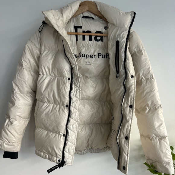 Aritzia TNA Super Puff in Hi-Gloss Birch - Picture 8 of 8